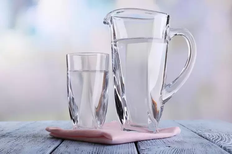 ujë për të pirë dietë